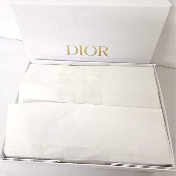 Dior White Gift Box and Tissue Paper Set with Gold Logo NWOT - Picture 5 of 6